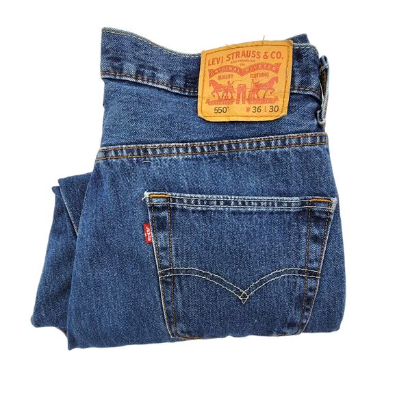 LEVI'S 550 Relaxed Fit Zip Fly Straight Leg Jeans Size W36 L30 altered to L26 - Picture 1 of 4